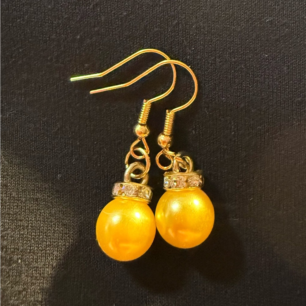 🌹 Elegant Gold Drop Earrings